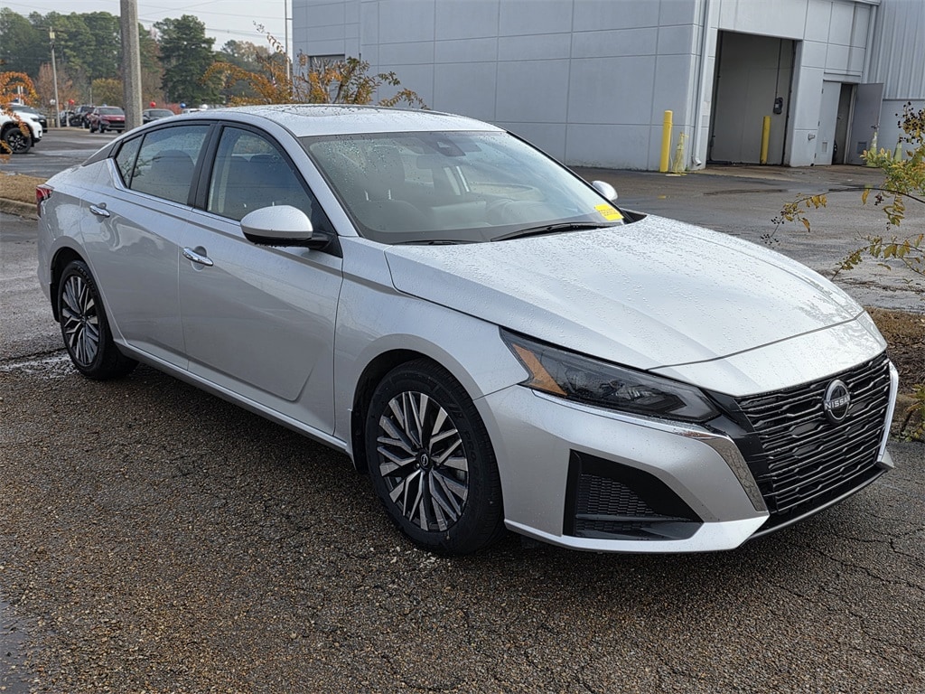 2024 Nissan Altima SV's photo