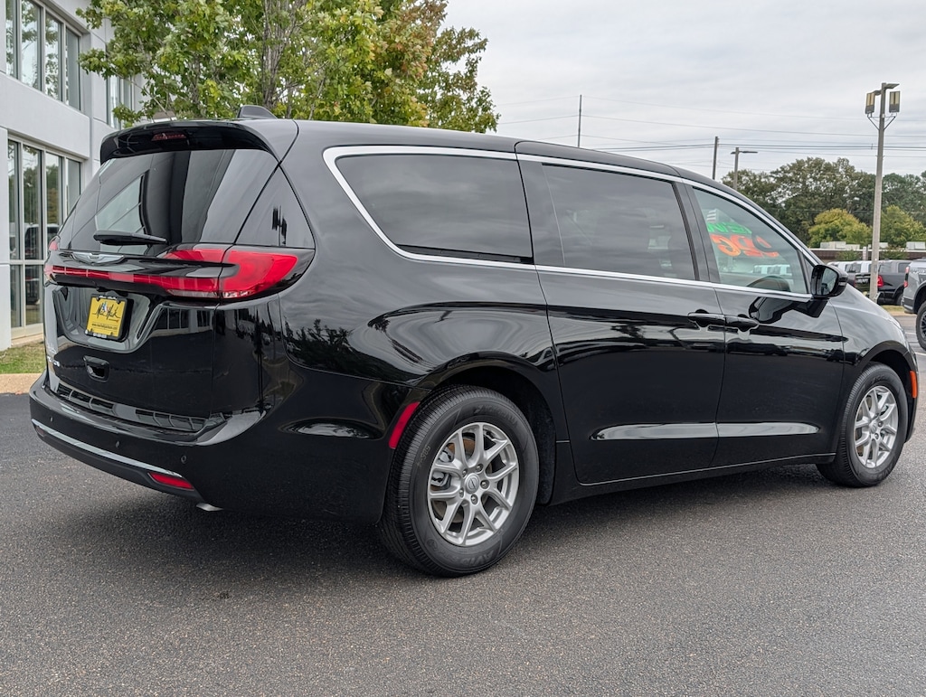 New 2026 Chrysler Pacifica SELECT Passenger Van