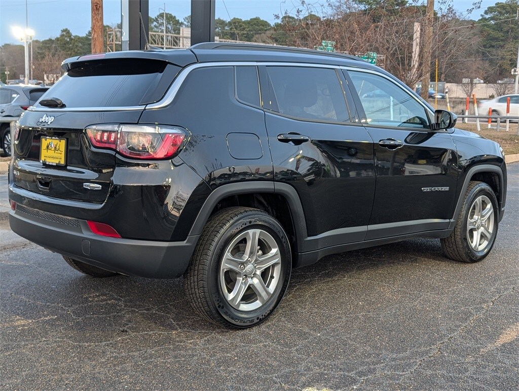 Used 2024 Jeep Compass Latitude Sport Utility