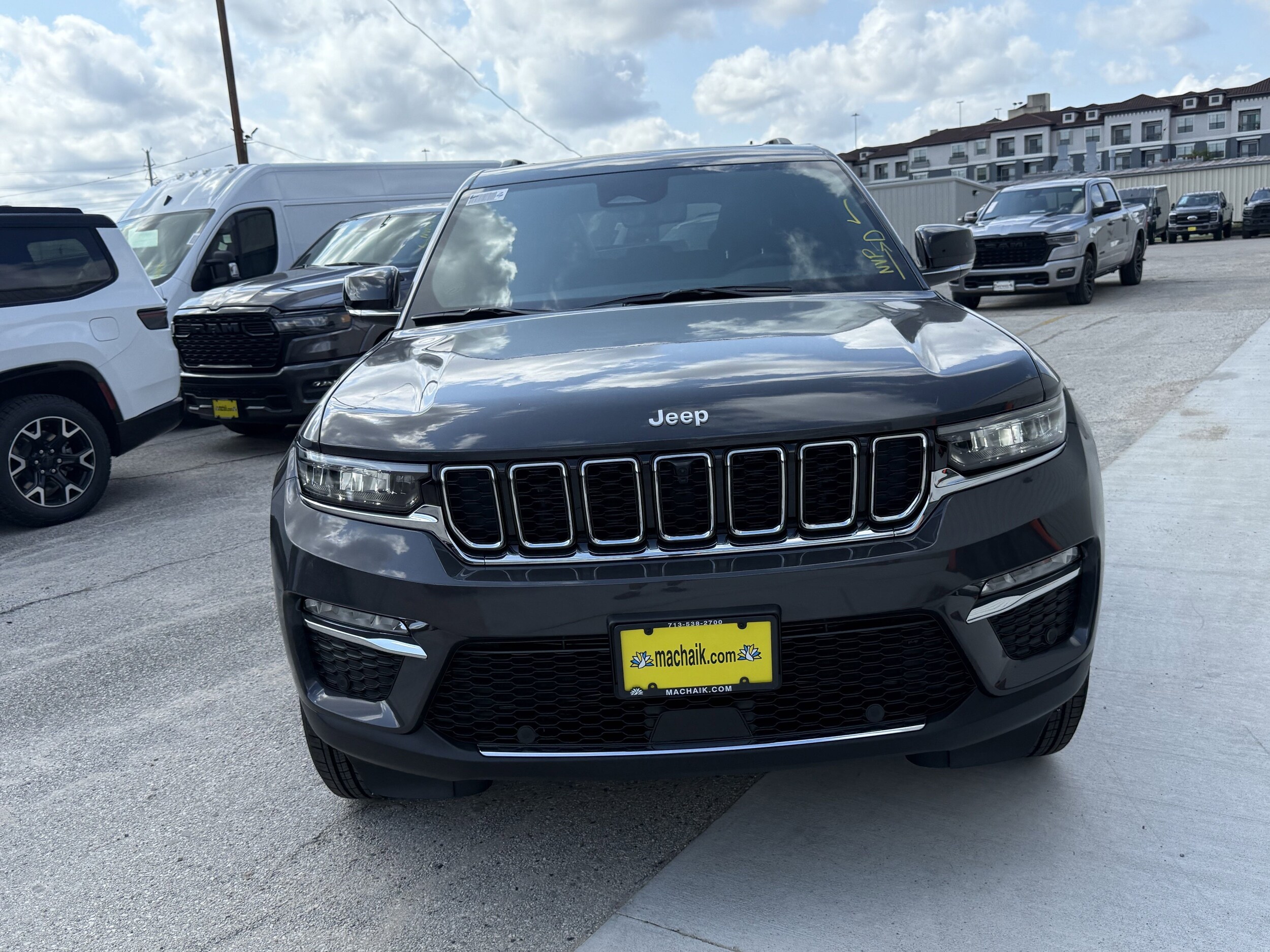 2025 Jeep Grand Cherokee Limited photo 3
