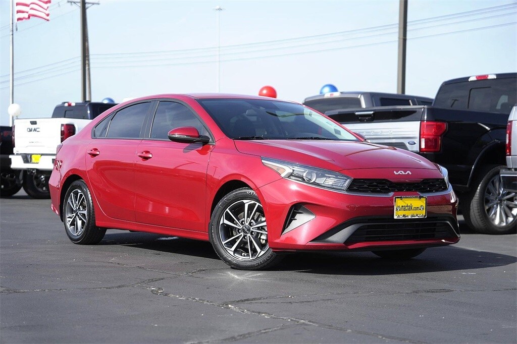 2022 Kia Forte LXS photo 2
