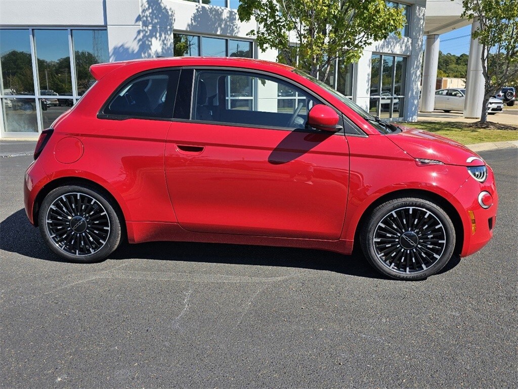 2024 Fiat 500e Red photo 4