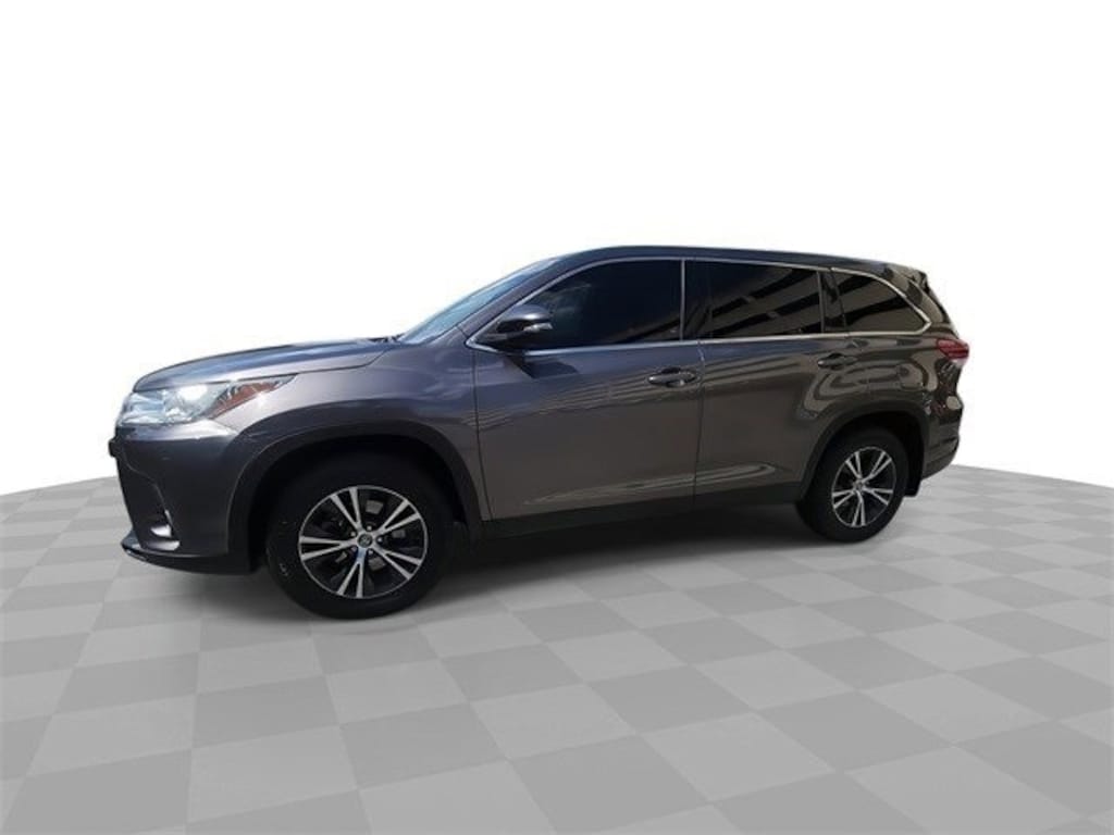 Used 2019 Toyota Highlander LE Sport Utility