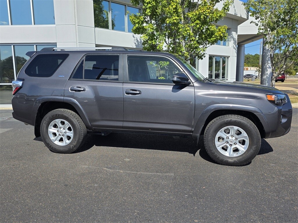 2019 Toyota 4Runner SR5 photo 2