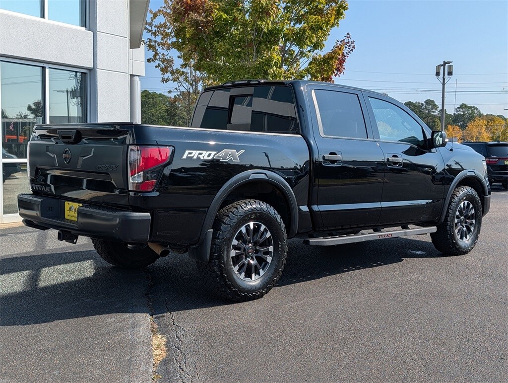 2020 Nissan Titan PRO-4X Crew Cab photo 3