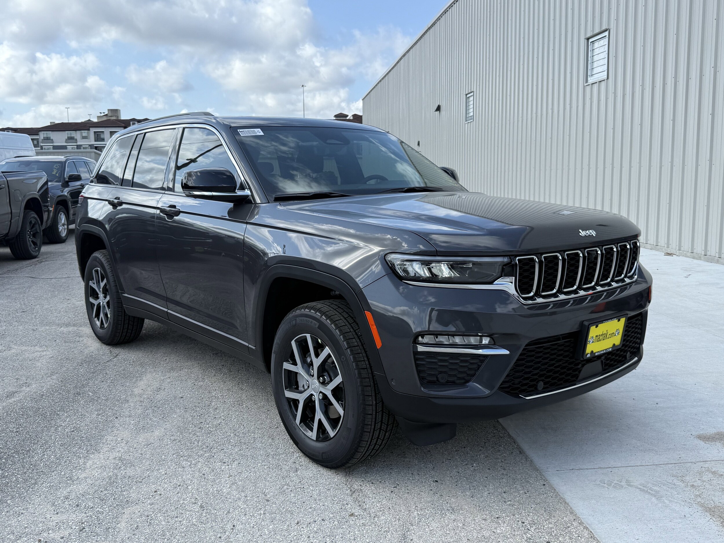 2025 Jeep Grand Cherokee Limited photo 2