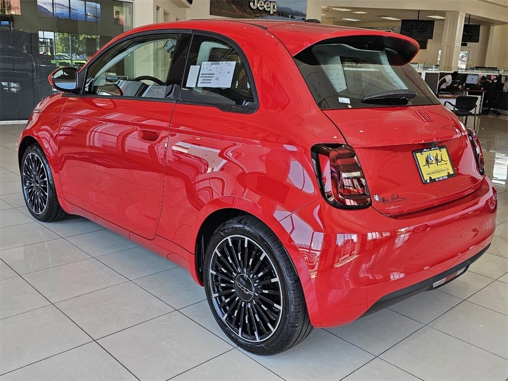 2024 Fiat 500e Red photo 4
