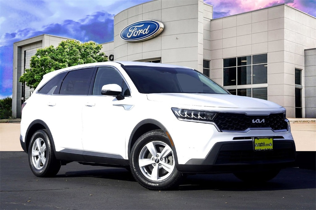 Used 2022 Kia Sorento LX Sport Utility