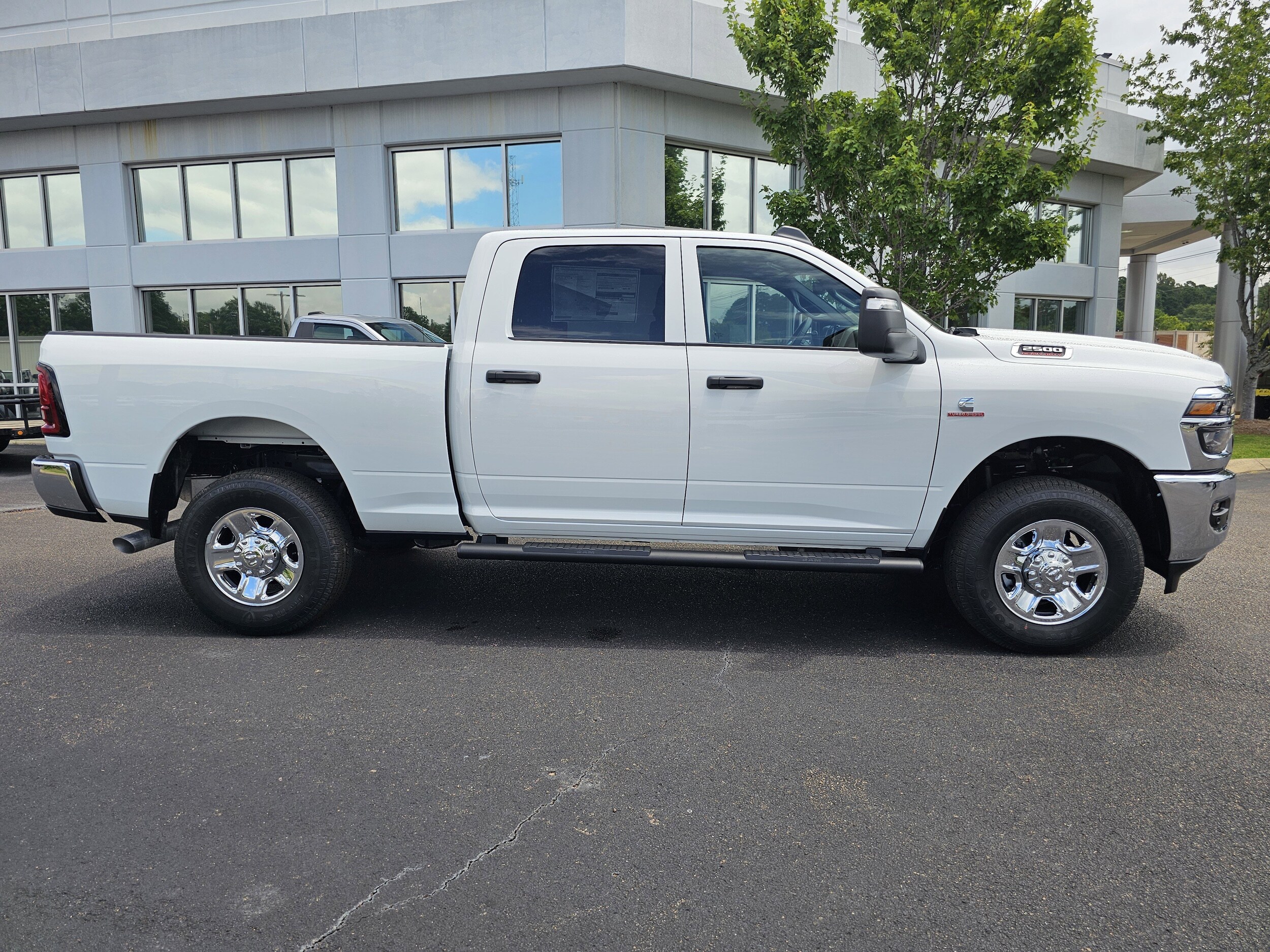 2025 Ram 2500 Tradesman photo 3