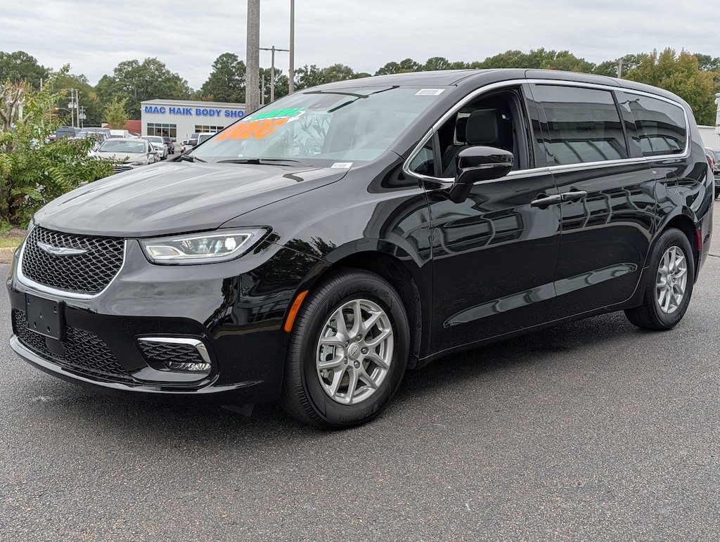 New 2026 Chrysler Pacifica SELECT Passenger Van