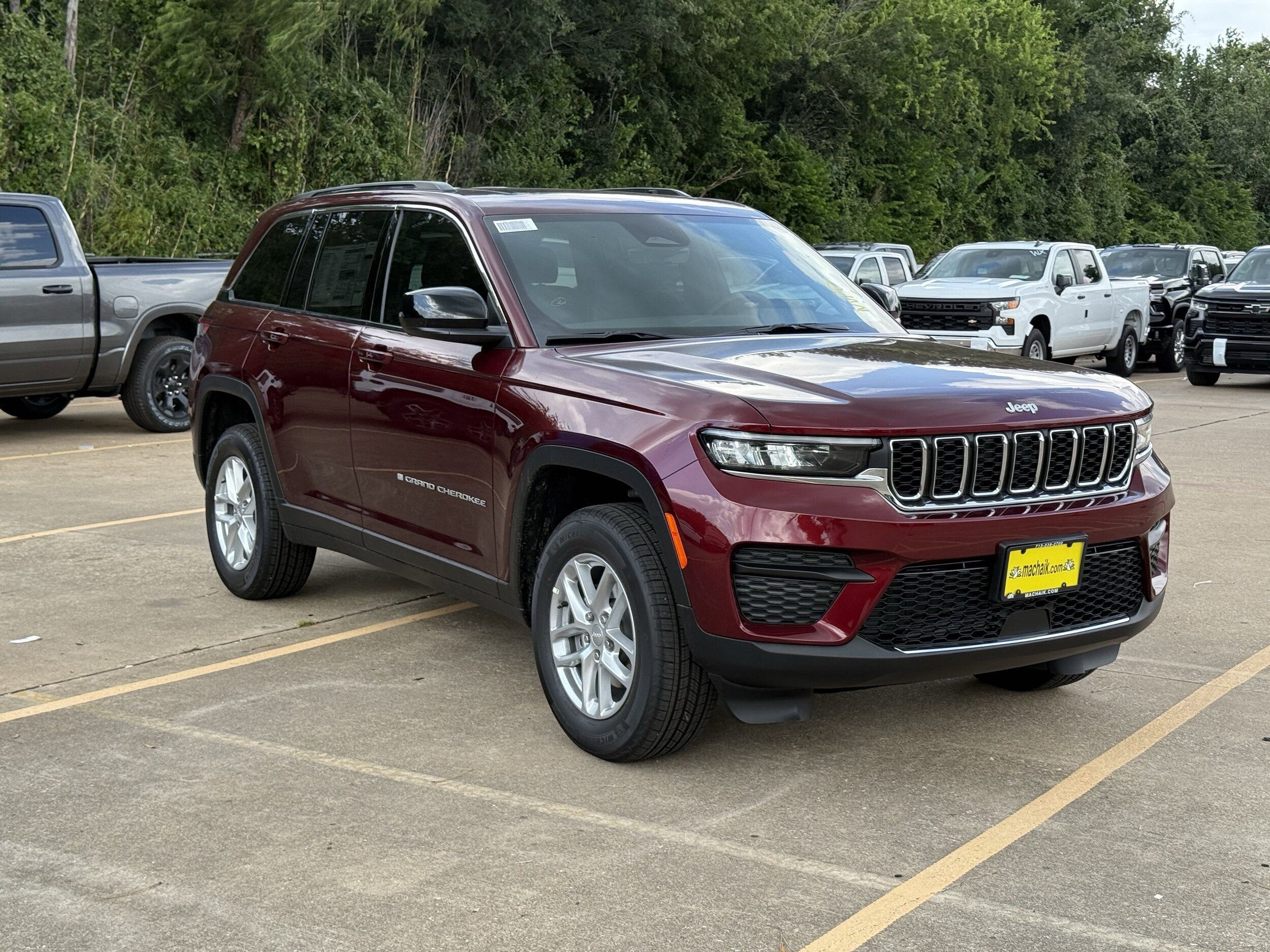 2025 Jeep Grand Cherokee Laredo photo 2