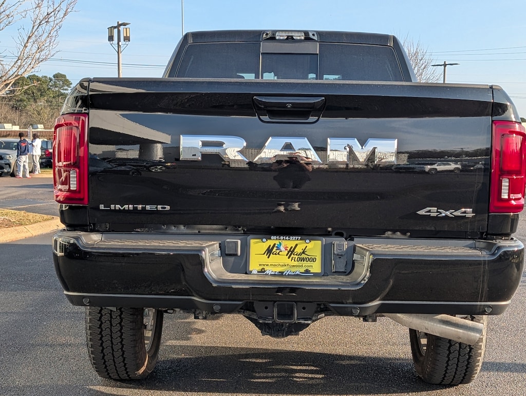 New 2025 Ram 2500 LIMITED CREW CAB 4X4 6'4 BOX Pickup