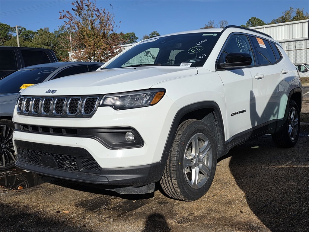 Used 2024 Jeep Compass Latitude Sport Utility