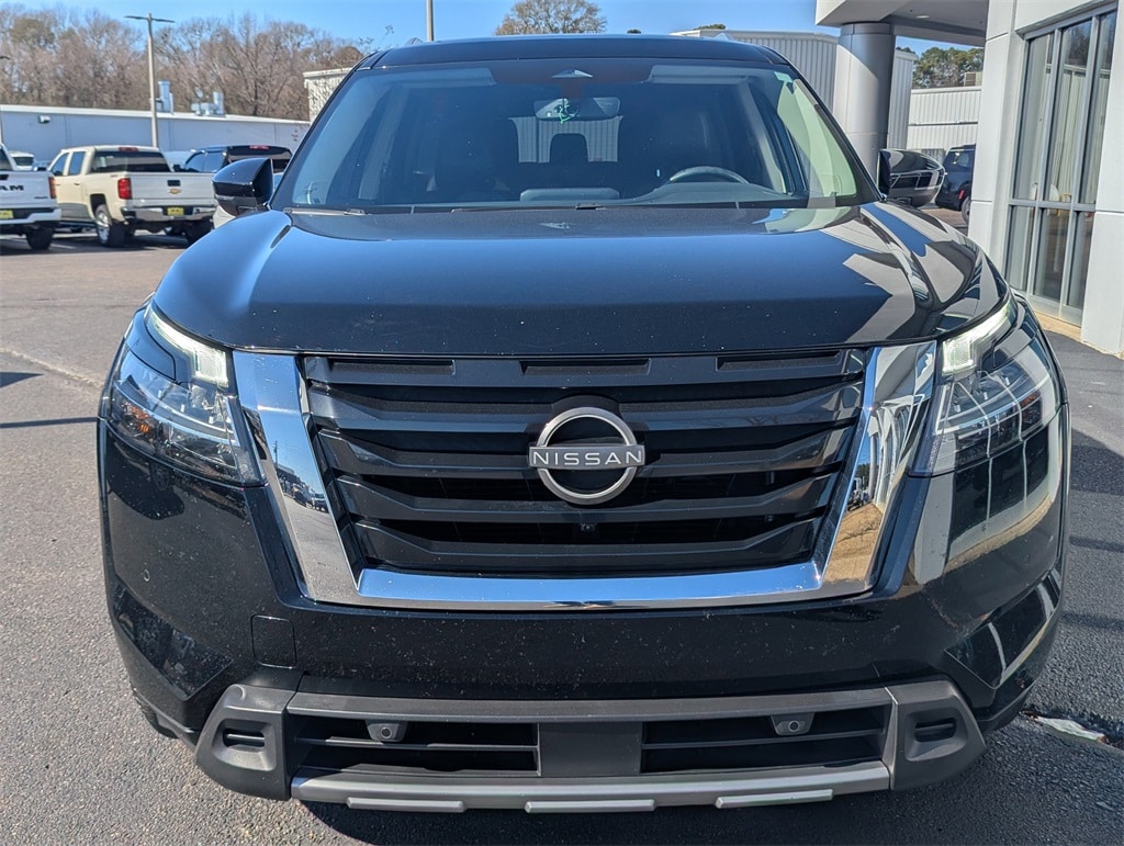 Used 2023 Nissan Pathfinder SL Sport Utility