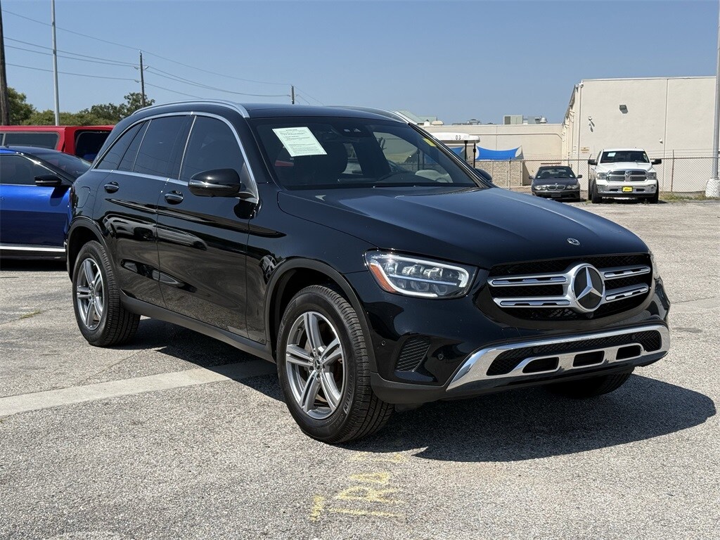 2022 Mercedes Benz GLC 300 photo 2