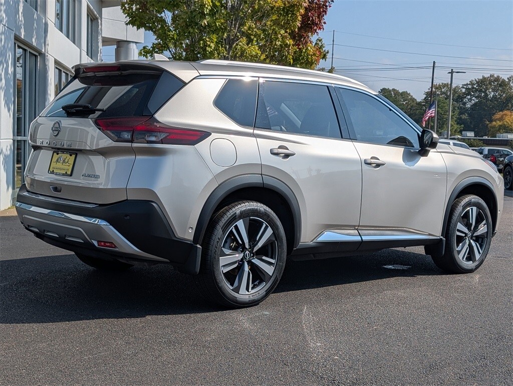 2023 Nissan Rogue Platinum photo 2