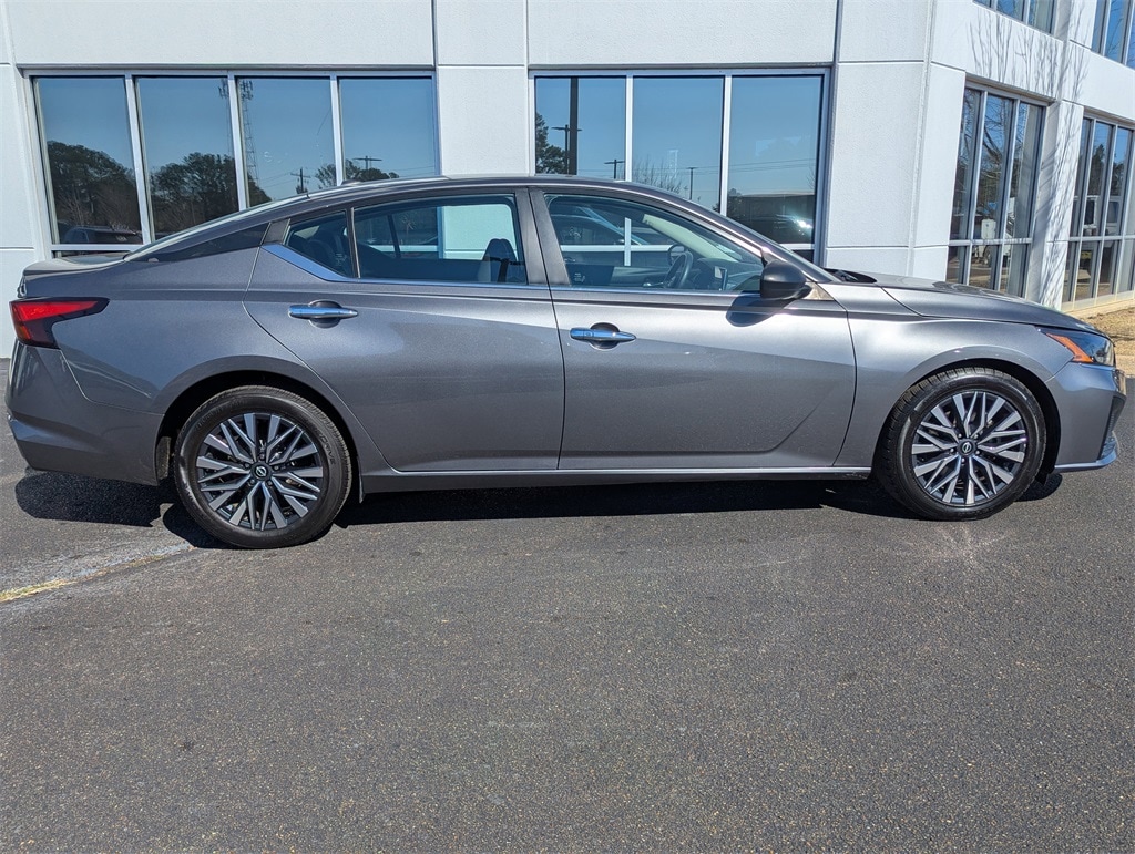 Used 2024 Nissan Altima 2.5 SV Car