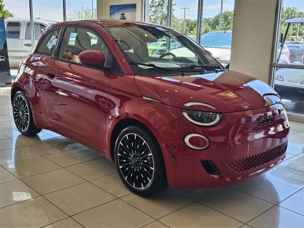 2024 Fiat 500e Red photo 2