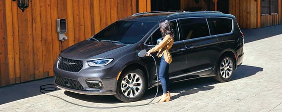 2023 Chrysler Pacifica Plug-In Hybrid Minivan