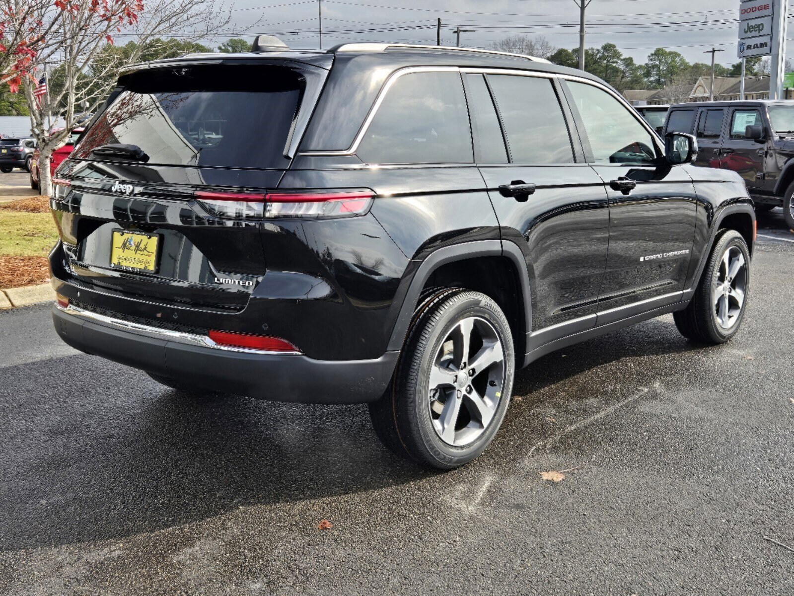 2025 Jeep Grand Cherokee Limited photo 2