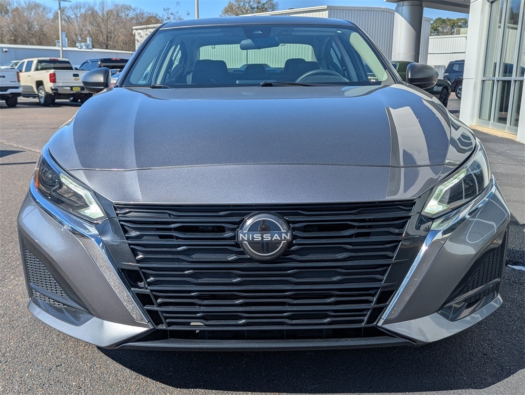 Used 2024 Nissan Altima 2.5 SV Car