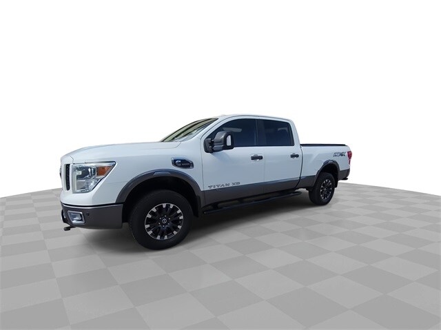 2017 Nissan Titan PRO-4X photo 4