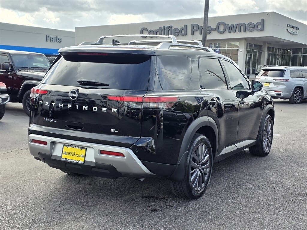 2024 Nissan Pathfinder SL photo 2