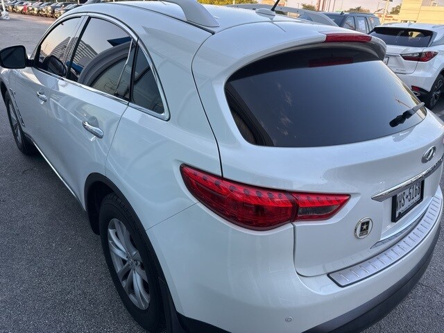 2017 Infiniti QX70 Base photo 4