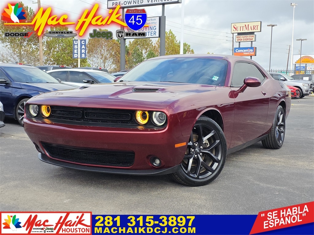 2022 Dodge Challenger SXT's photo