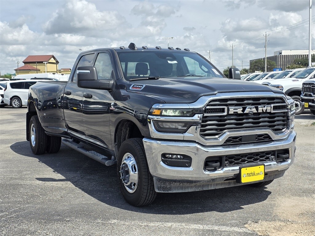 2026 Ram 3500 Tradesman photo 2