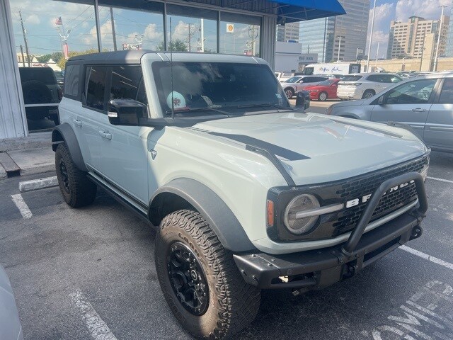 2021 Ford Bronco First Edition photo 2