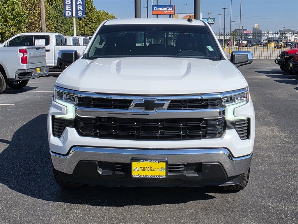 2025 Chevrolet Silverado LT photo 2