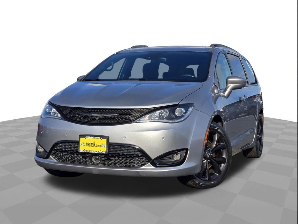 2019 Chrysler Pacifica Touring Plus's photo