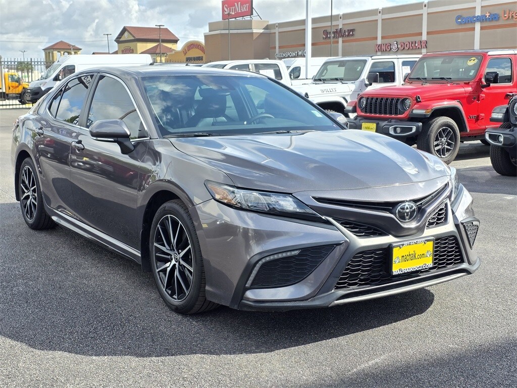 2024 Toyota Camry SE photo 3
