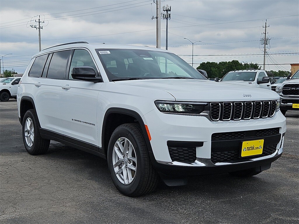 2025 Jeep Grand Cherokee Laredo photo 2