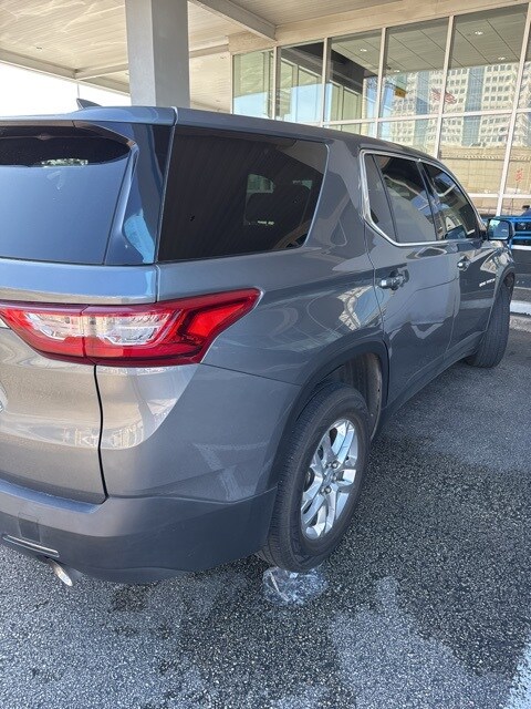 2019 Chevrolet Traverse LS photo 2