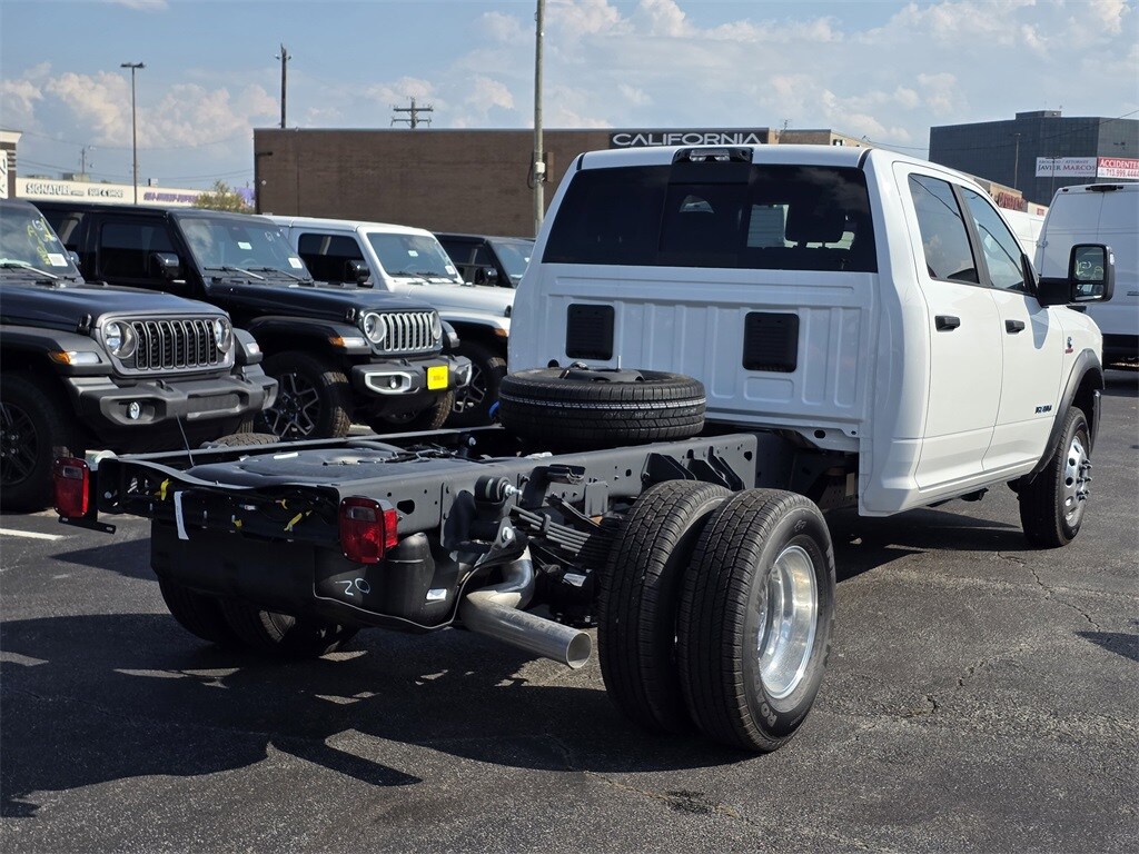 New 2025 Ram 3500 Chassis Cab 3500 BIG HORN CREW CAB CHASSIS 4X4 60' CA Pickup