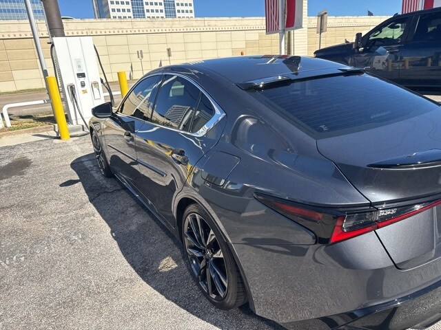 2022 Lexus IS 350 F SPORT photo 3