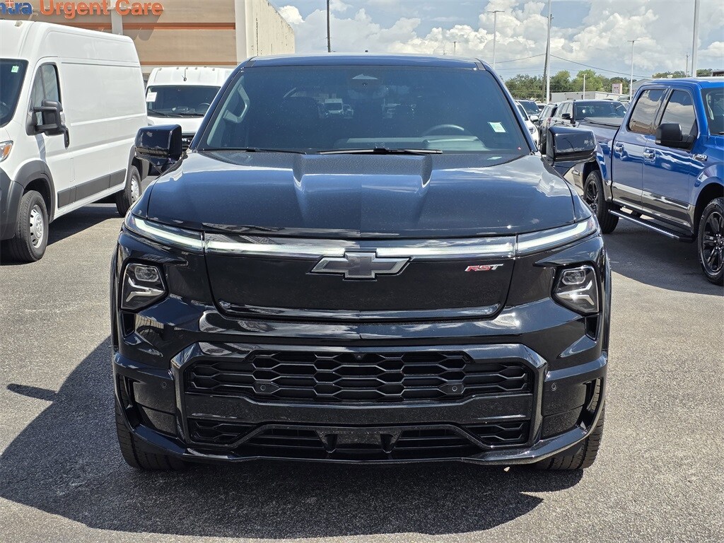 2024 Chevrolet Silverado EV RST photo 2