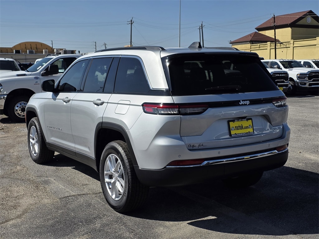 New 2025 Jeep Grand Cherokee LAREDO X 4X2 Sport Utility