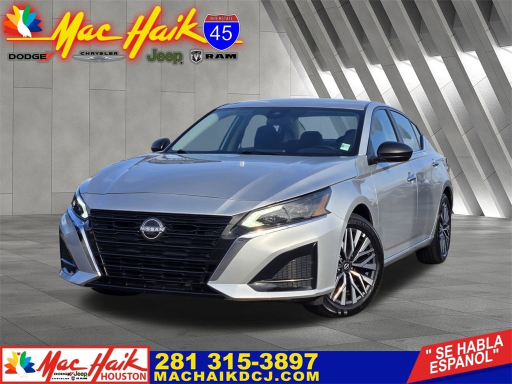 Used 2025 Nissan Altima 2.5 SV Sedan