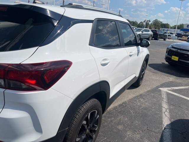 2023 Chevrolet Trailblazer LT photo 2