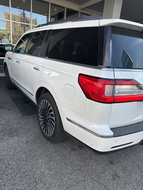 2018 Lincoln Navigator Black Label photo 2