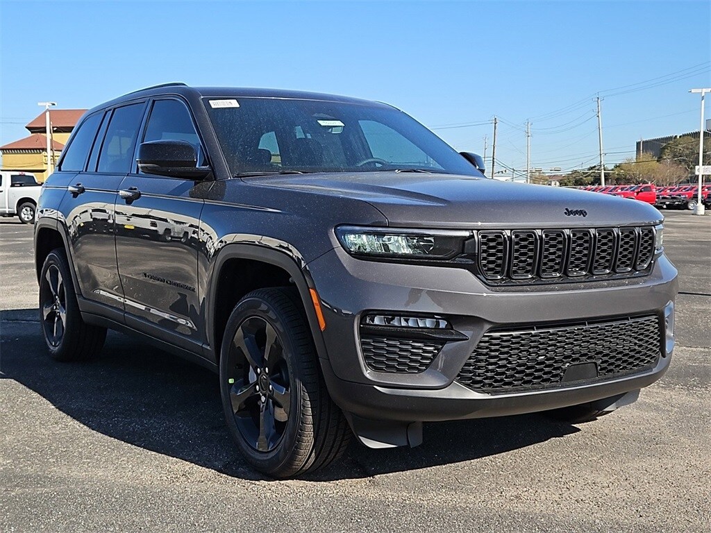 2025 Jeep Grand Cherokee Limited photo 2