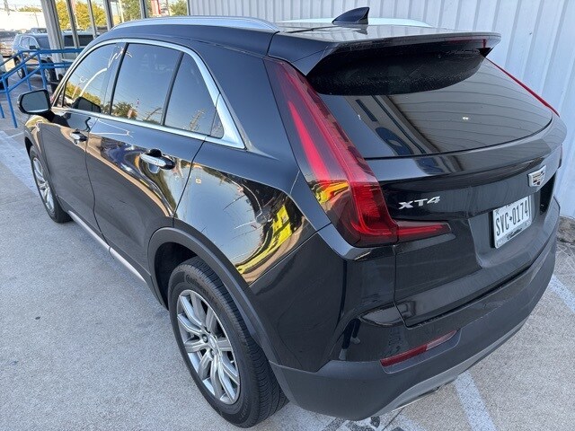 2022 Cadillac XT4 Premium Luxury photo 2