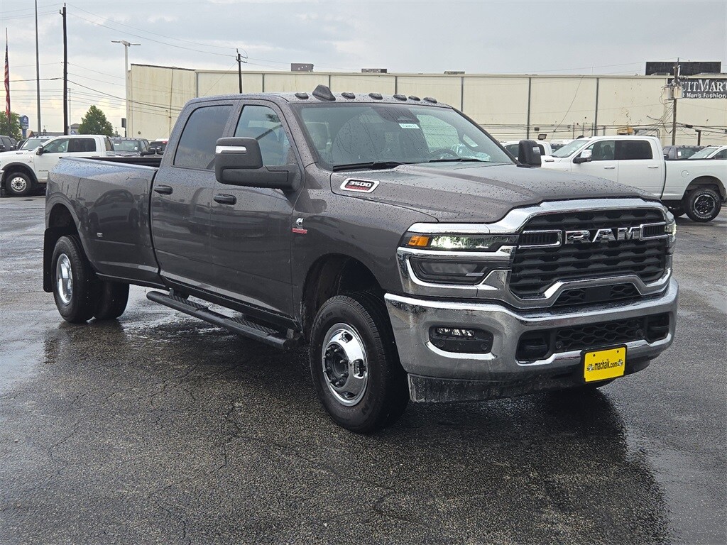 2026 Ram 3500 Tradesman photo 2