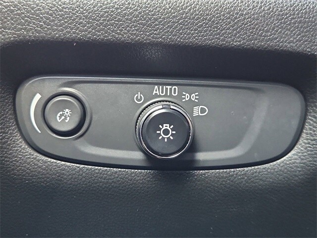 2022 Chevrolet Traverse Leather photo 3