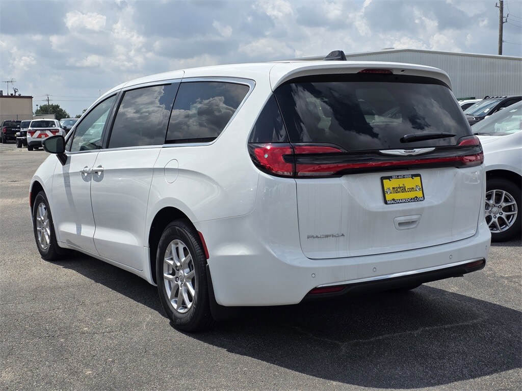 2025 Chrysler Pacifica photo 4