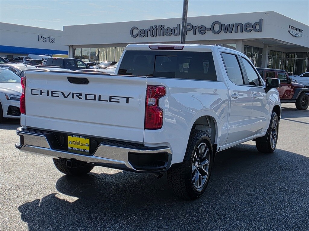 2025 Chevrolet Silverado LT photo 4