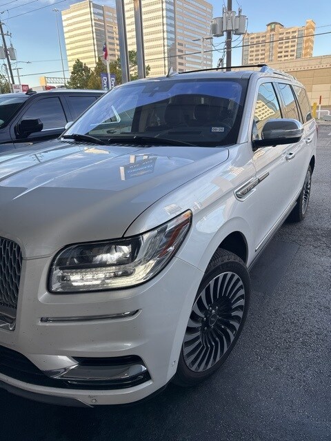 2018 Lincoln Navigator Black Label photo 3